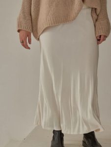 Slim Flowy Skirt Off White Mamapapa